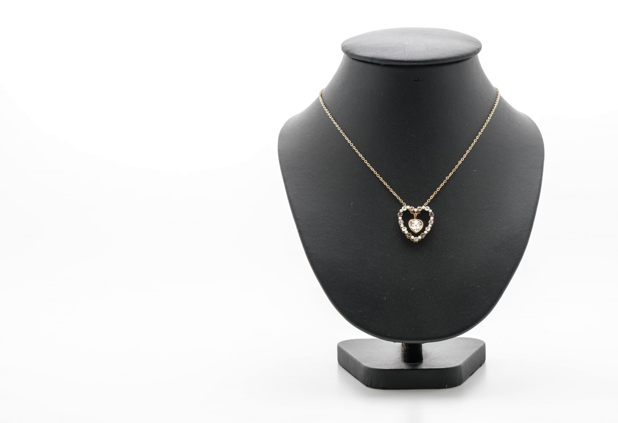 Bijoux et accessoires La Case Secrète — DAKENAYOP GROUP
