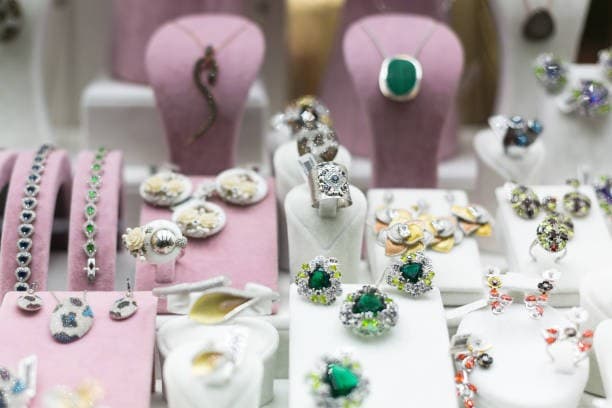 Bijoux et accessoires La Case Secrète — DAKENAYOP GROUP
